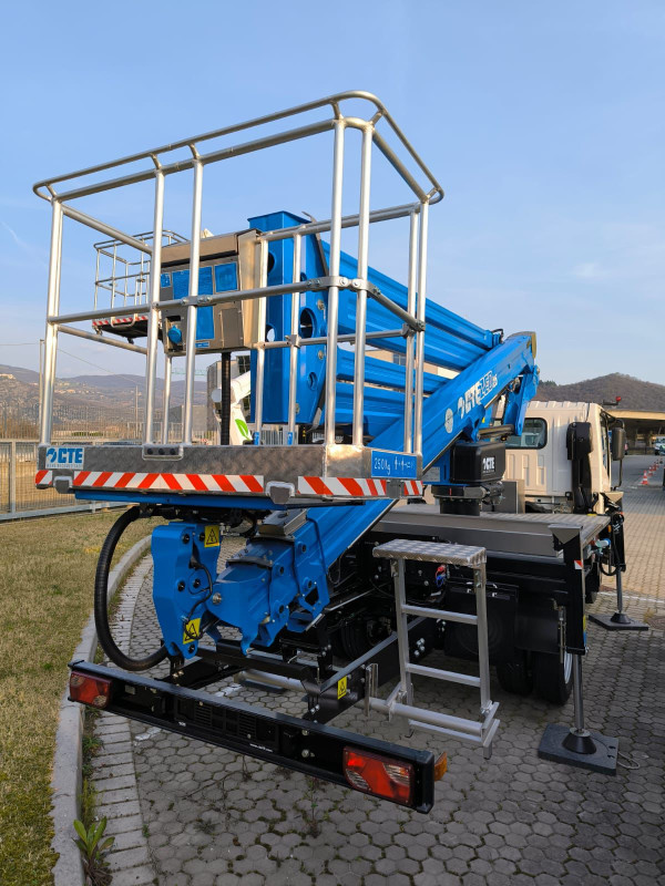 Korpa / Dizalica Isuzu - CTE ZED 25
