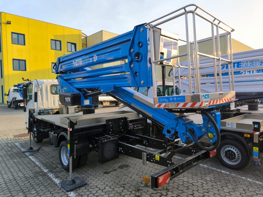 Korpa / Dizalica Isuzu - CTE ZED 25
