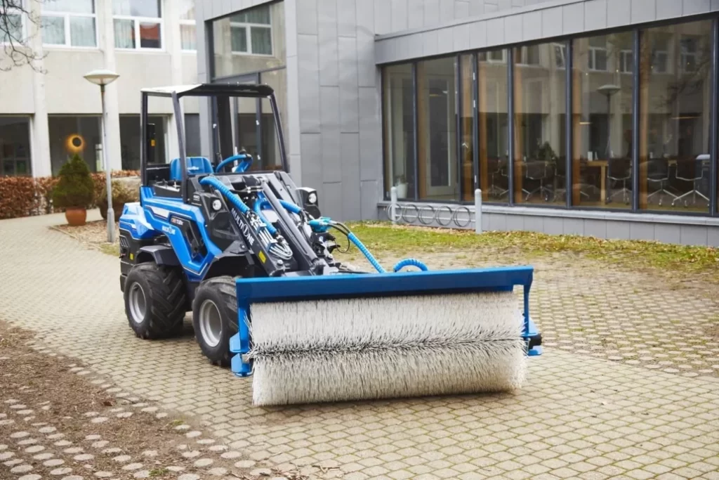 MultiOne 7 / Mini utovarivac / Multifunkcionalna masina